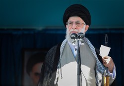 امام خامنه‌ای در دانشگاه افسری امام حسین(ع): رفتار آمریکایی‌ها موجب افزایش عزت سپاه شد/ با تمسک به سیدالشهداء(ع) در مقابل آمریکا کوتاه نمی‌آییم