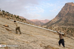 عکس/ آبرسانی گروه جهادی به روستاهای ایذه