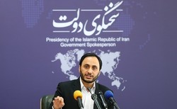سخنگوی دولت: مسائل کشور امروز از پشت میز دنبال نمی‌شود/ حفظ کرامت مردم اولویت دولت است