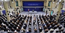 رفتار پدرانه با همه، سلوک مردمی، مقابله با شبهات و تبیین مبانی انقلاب بویژه عدالت