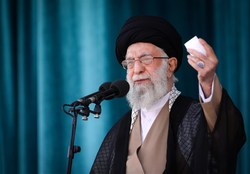 پیام امام خامنه‌ای در پی حادثه تروریستی حرم شاهچراغ: همه در مقابله با دست دشمن آتش‌افروز و عوامل او وظائفی داریم