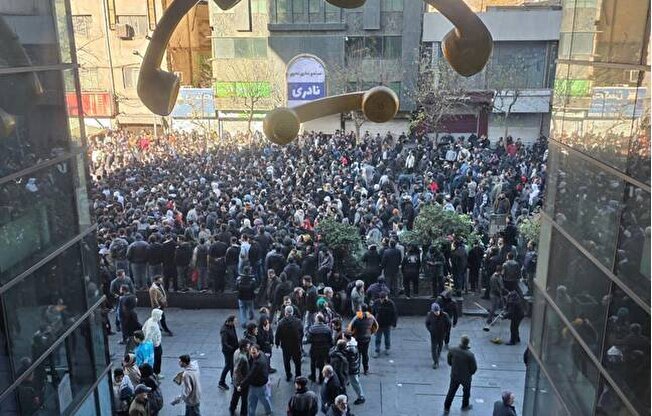 در تجمعات اعتراضی مرکز تهران چه می‌گذرد؟ / تیپولوژی پروژه التهاب در بازار! + فیلم و عکس