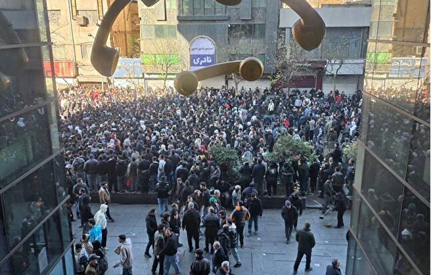 در تجمعات اعتراضی مرکز تهران چه می‌گذرد؟ / تیپولوژی پروژه التهاب در بازار! + فیلم و عکس