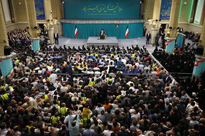 پشتیبانی تمام قد رهبر انقلاب از جامعه کارگری/ مسئله فلسطین نباید فراموش شود؛ آمریکا و انگلیس حامیان جنایات صهیونیستها پشتیبانی تمام قد رهبر انقلاب از جامعه کارگری/ مسئله فلسطین نباید فراموش شود؛ آمریکا و انگلیس حامیان جنایات صهیونیستها