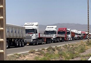از جبهه جنگ تا جبهه معیشت؛ زنجیره تامین کالای اساسی با ایثار رانندگان قطع نشد از جبهه جنگ تا جبهه معیشت؛ زنجیره تامین کالای اساسی با ایثار رانندگان قطع نشد