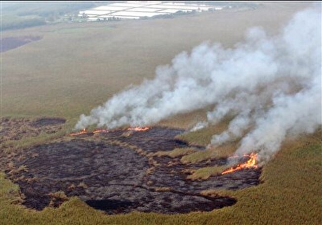 دود سنگین در ماهشهر و بندر امام خمینی (ره)؛ منشأ آتش‌سوزی در هورالعظیم