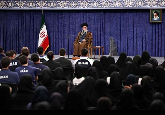 عکس / دیدار قهرمانان و مدال‌آوران ورزشی و المپیادهای علمی جهانی با رهبر معظم انقلاب