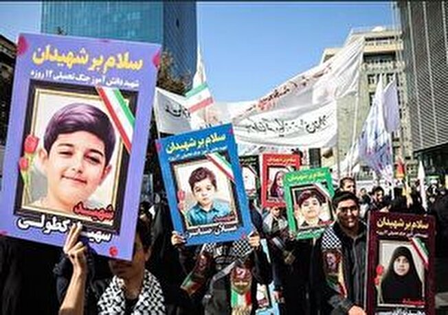 راهپیمایی یوم‌الله ۱۳ آبان؛ نمایش وحدت نسل‌ها علیه استکبار/ قالیباف: کشوری که استقلال ندارد هیچ ندارد/ عکس