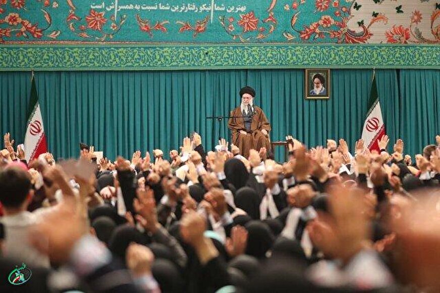 اسلام بر رعایت کامل احترام زن تأکید دارد