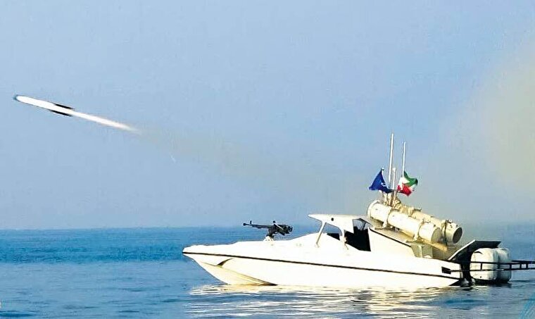 عکس/ رزمایش بزرگ نیروی دریایی سپاه در آب‌های خلیج فارس