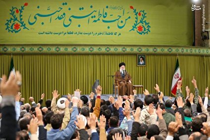 کمبودها زیاد است اما کشور در حال حرکت و پیشرفت است/ پدیده مداحی باید مرکز ادبیات مقاومت و تبیین معارف دینی و انقلابی شود/ لزوم تغییر آرایش تبلیغاتی و رسانه‌ای در برابر تلاش دشمن برای تسخیر دل‌ها و مغزها