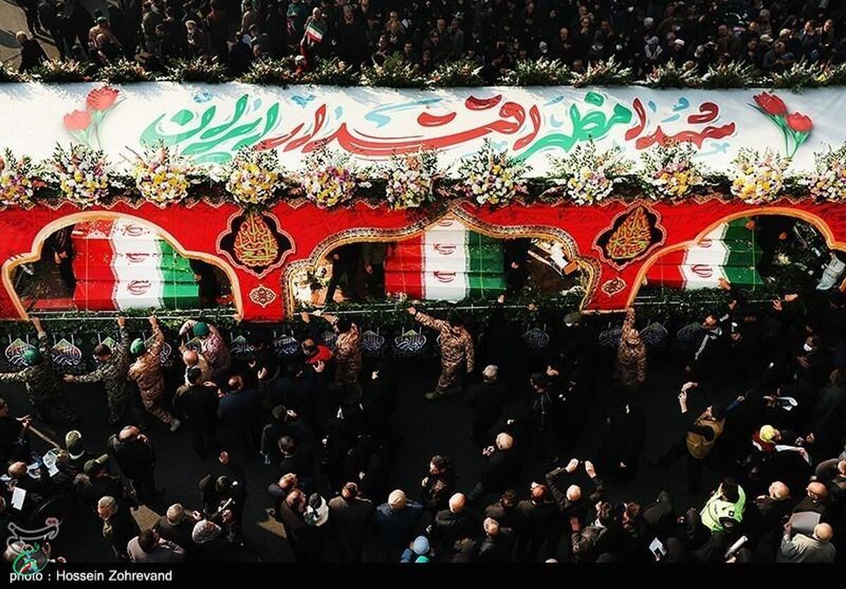 پیکرهای مطهر 100 شهید گمنام در تهران تشییع شد