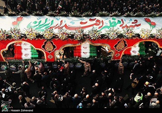 پیکرهای مطهر 100 شهید گمنام در تهران تشییع شد