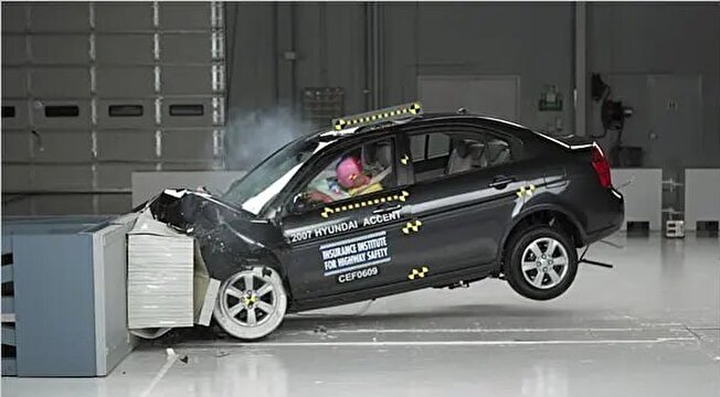 فیلم|تست ایمنی خودرو در ایران؛ نمایش جدید یا پایان ساخت ارابه‌های مرگ؟